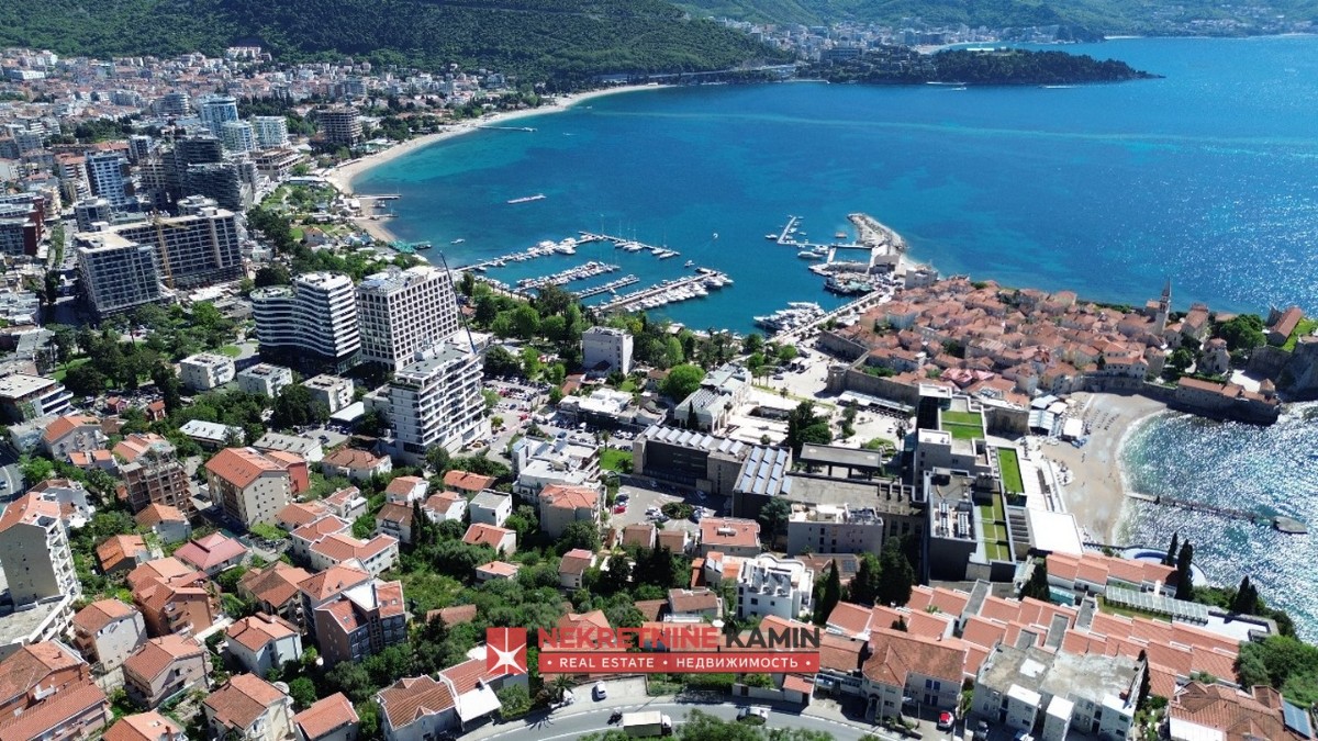 Budva Şehir Merkezinde satılık Yeni İnşaat 1+1 Daire